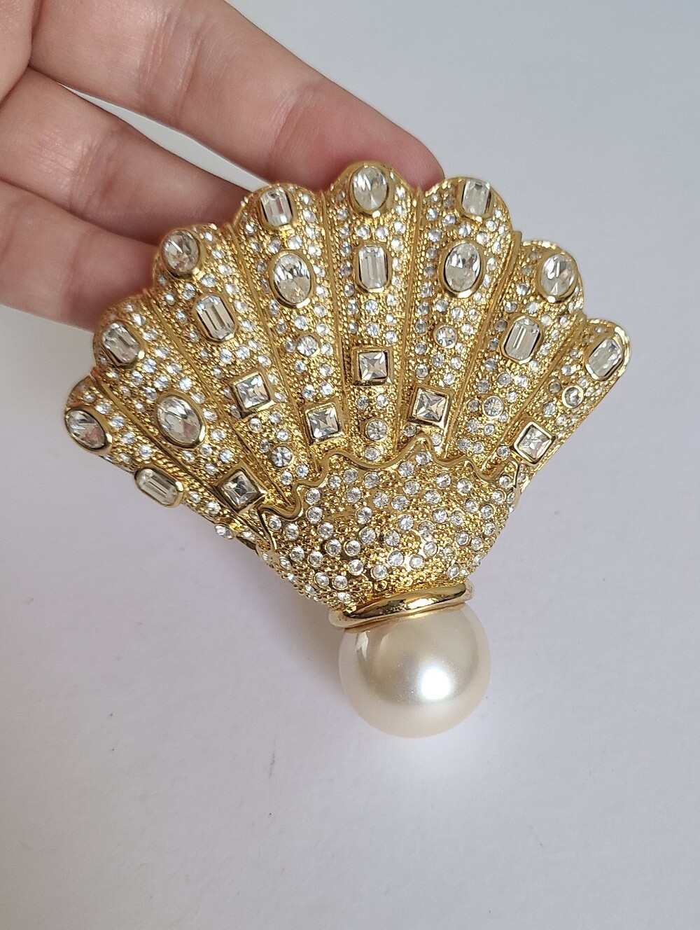 Vintage CIRO London Luxury Gold Bold Rhinestone Pearl Seashell Pendant Brooch